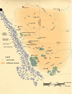 Carte traditionnelle. Le territoire traditionnel des Pieds-Noirs s’étend vers l’est à partir des Rocheuses à travers les plaines du Nord-Ouest. Carte reproduite avec la permission du musée Glenbow